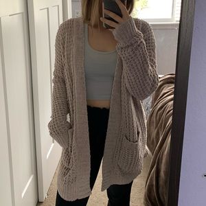 WOMEN’S CARDIGAN SWEATER